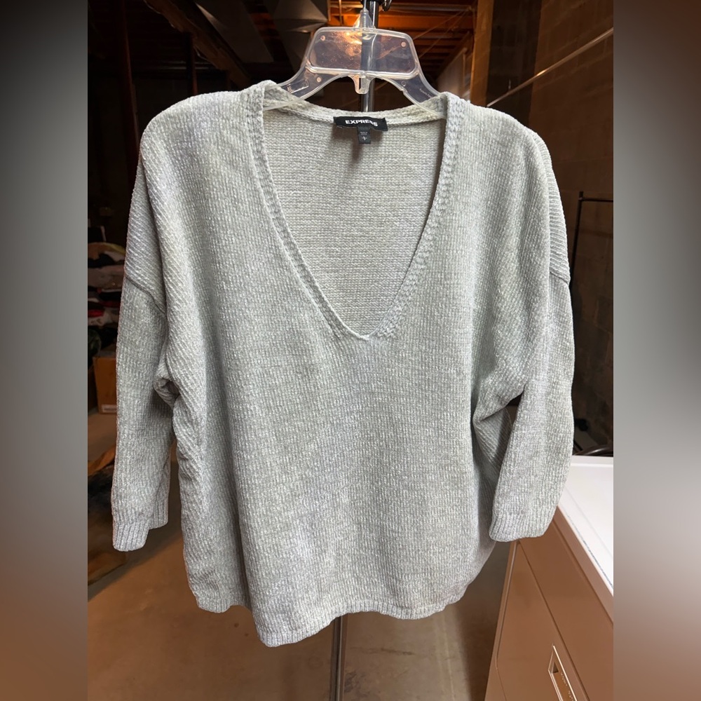 Express Light Gray Textured V-Neck Sweater